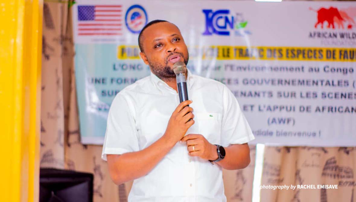 Christian training officers at Kinshasa's N'djili airport in crime scene management.