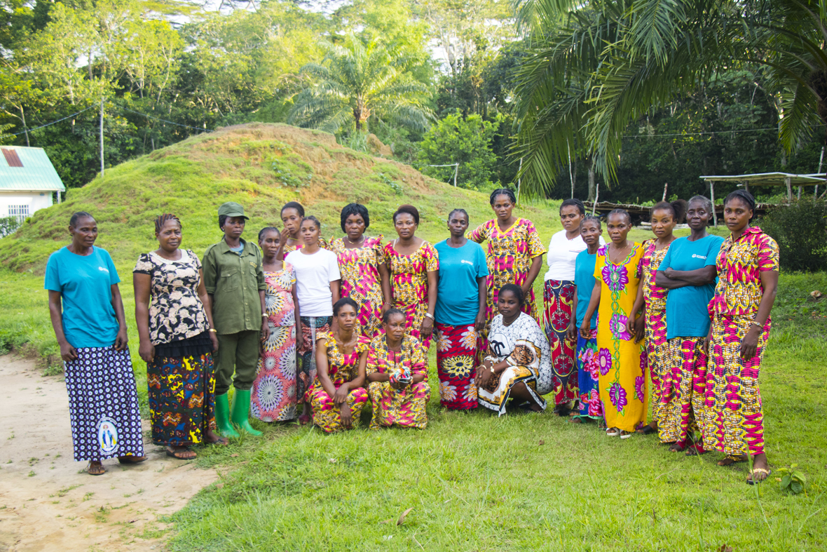 Group photo of Bonobo Women Association members.