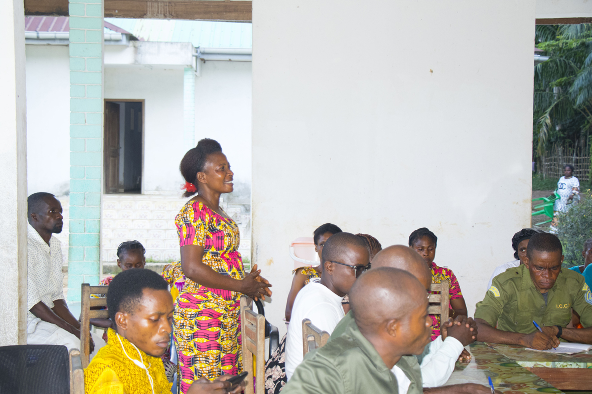 Emancie speaking as president of the Association of Women Protectors of Bonobos during a workshop presenting their activities to the management committee of the Lomako Yokokala Wildlife Reserve.