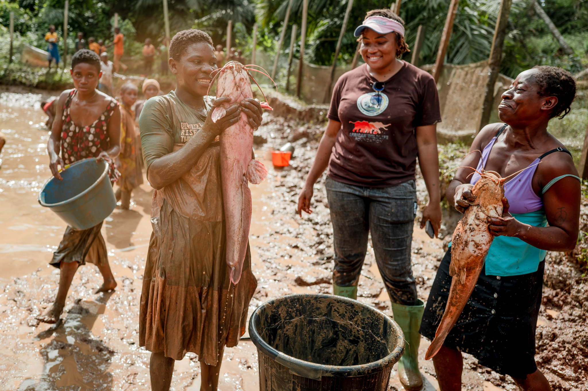 ARIANE FONDJO, AWF COMMUNITY DEVELOPMENT OFFICER IN DJA HARVESTING FISH WITH BAKA INDIGENOUS WOMEN IN BIFOLONE