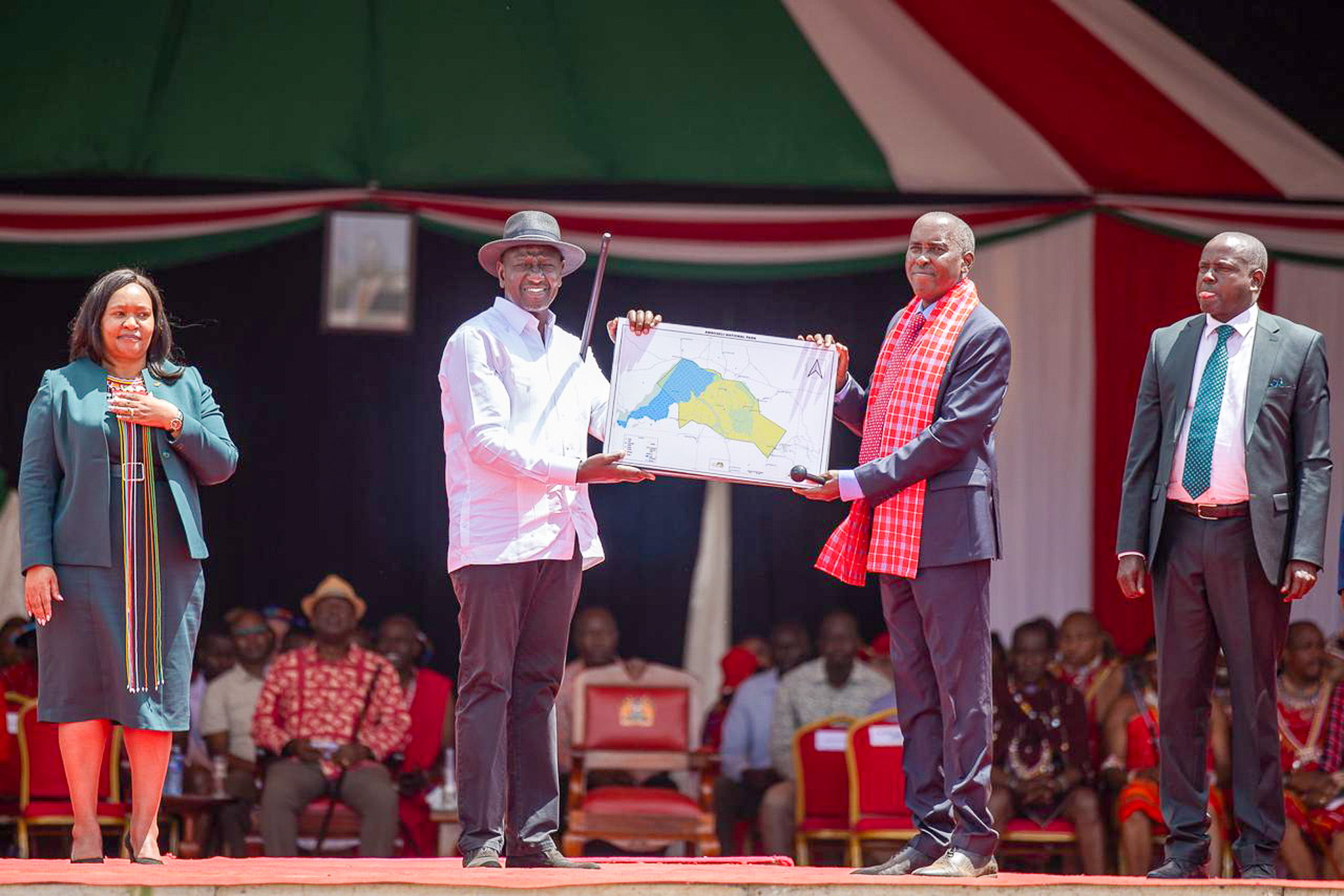 H.E. Dr. William Ruto, President of the Republic of Kenya, and H.E. Joseph Ole Lenku, Governor of Kajiado County, during the handing over of the Amboseli National Park. 